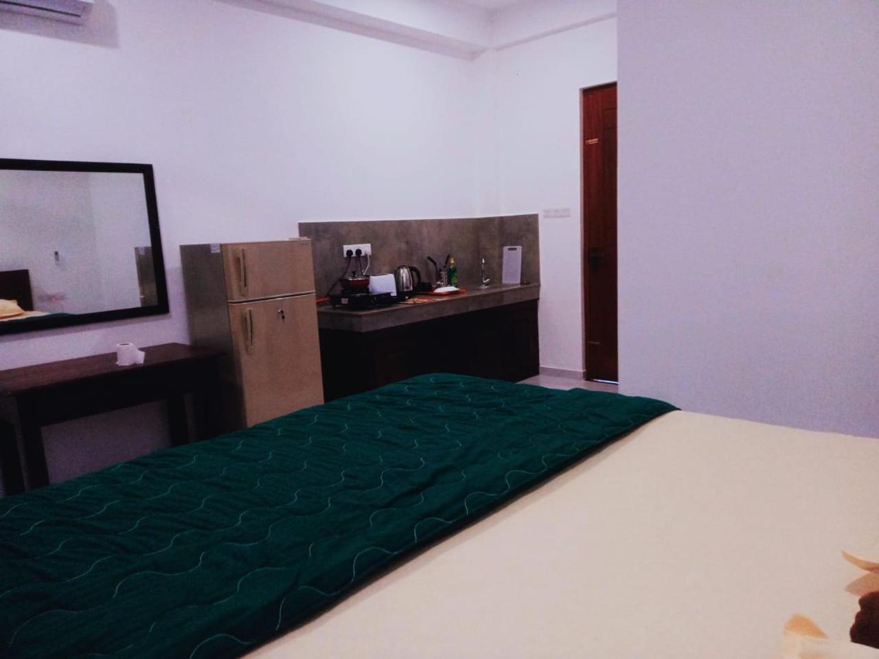 Blue Whales Hotel هيكادوفا المظهر الخارجي الصورة